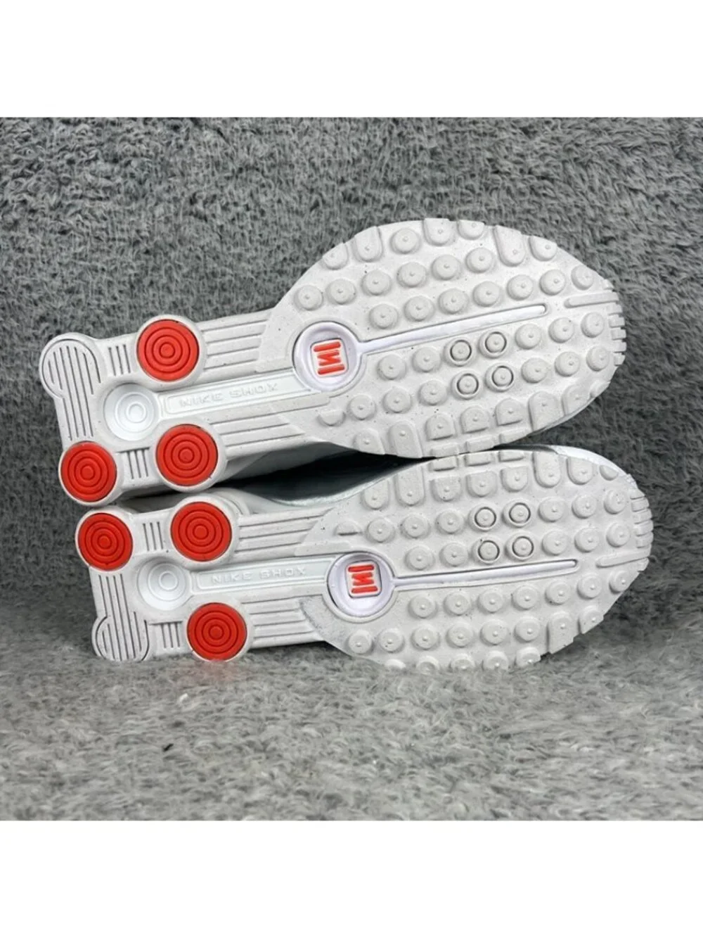 Nike Shox R4 White Metallic Silver Size 7.5 Women Sneakers AR3565-101
